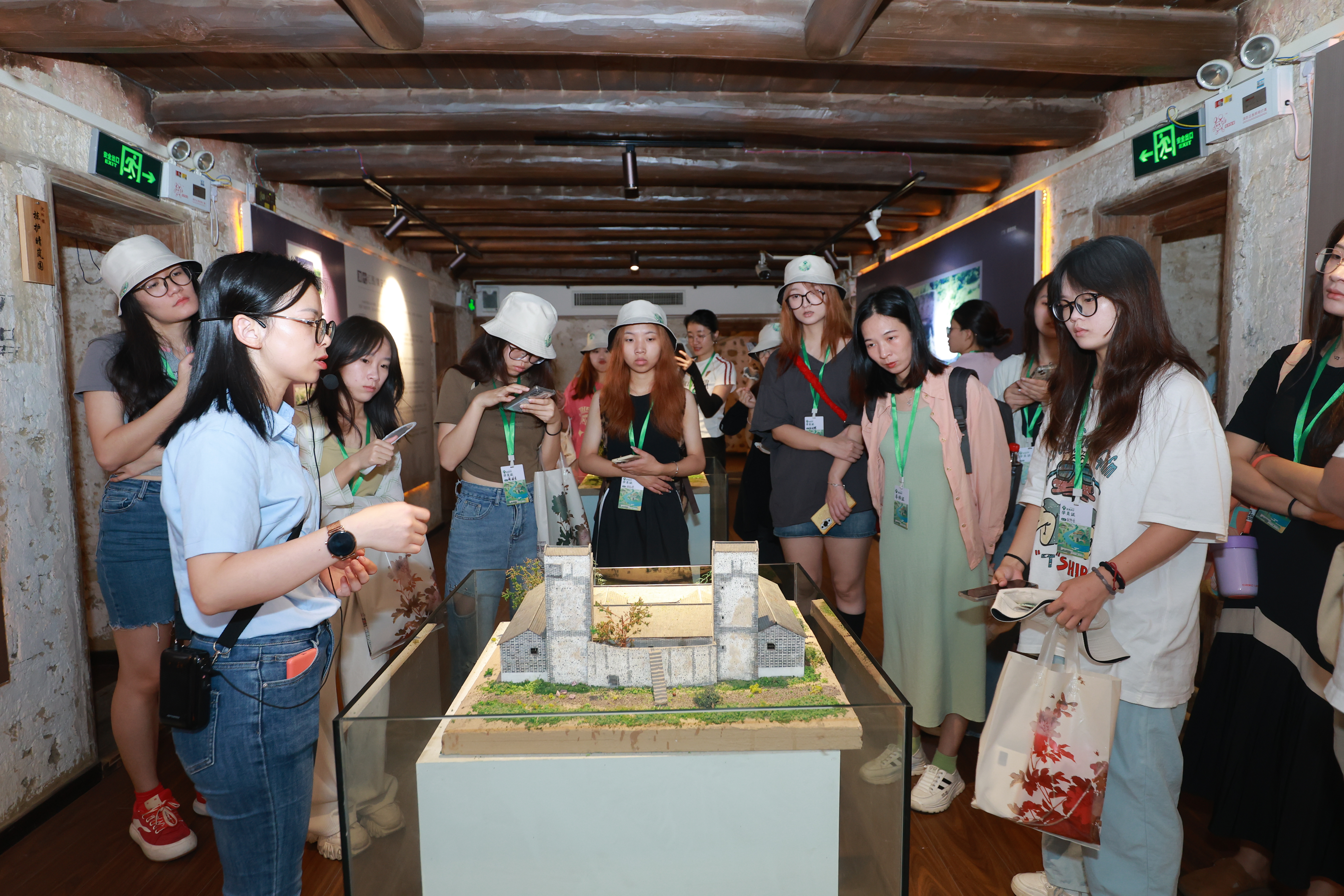 长安围展览参观照片 (3).jpg